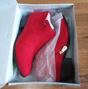 Daisy Fuentes  Willie Ankle Bootie, Faux Suede